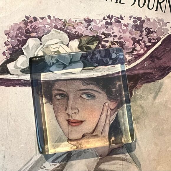 Set a 2 Clear Glass Paperweight Tiles - Picture 5 of 6